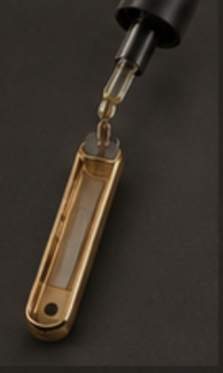 Fill: Add a few drops of Auma perfume oil onto the bisque core.